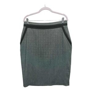 DE Collections gray &‎ black skirt.  Size Medium